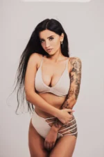 Nude bikini z wysokim stanem